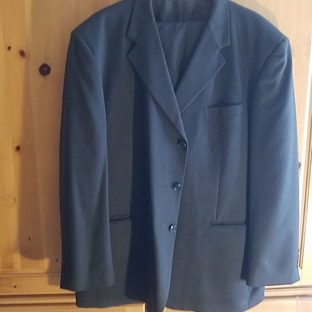 Jones New York 3 button two-piece men's suit